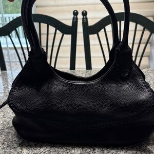 Elegant Black Leather Shoulder Bag